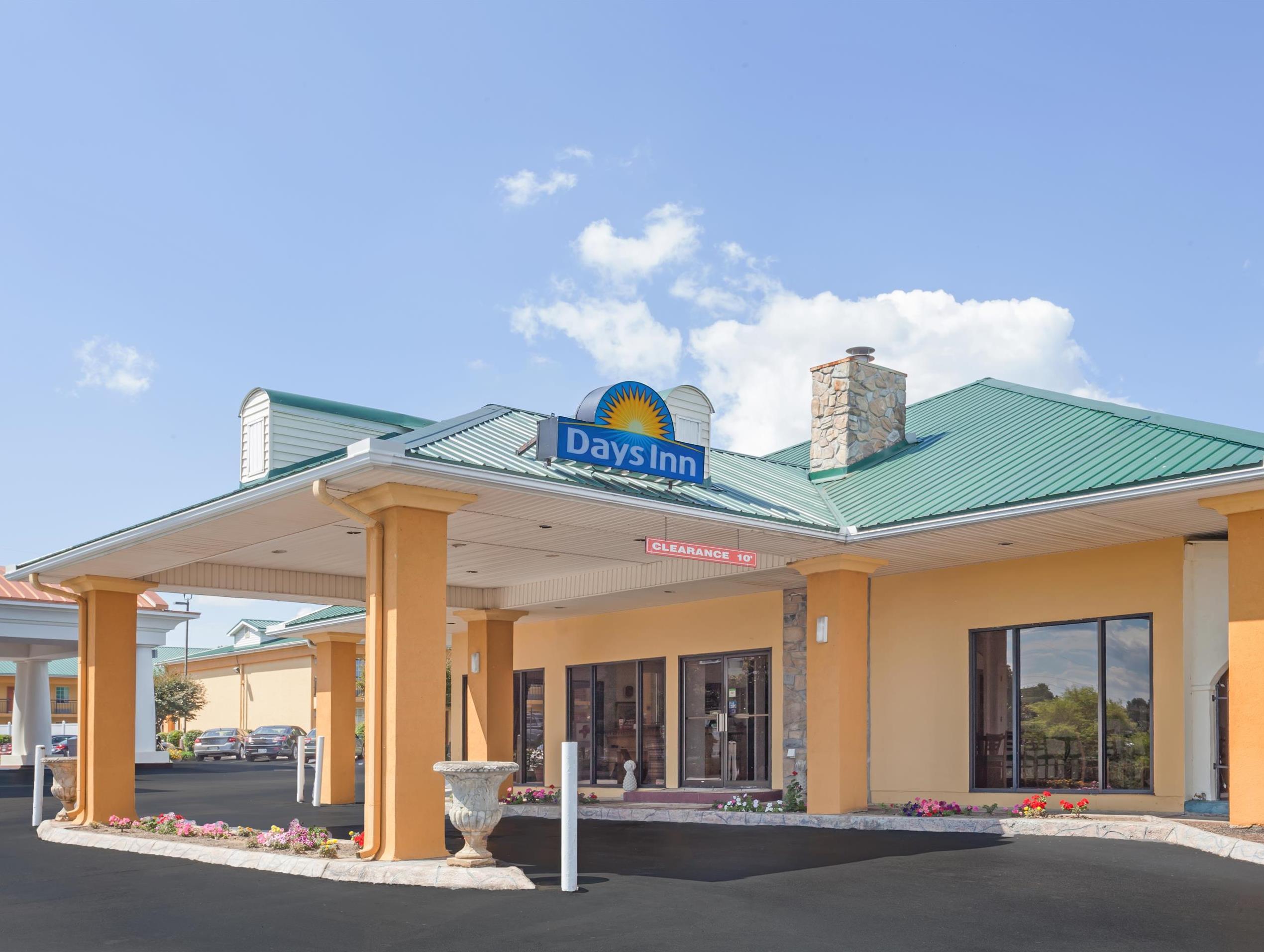 Days Inn By Wyndham Lenoir City Esterno foto