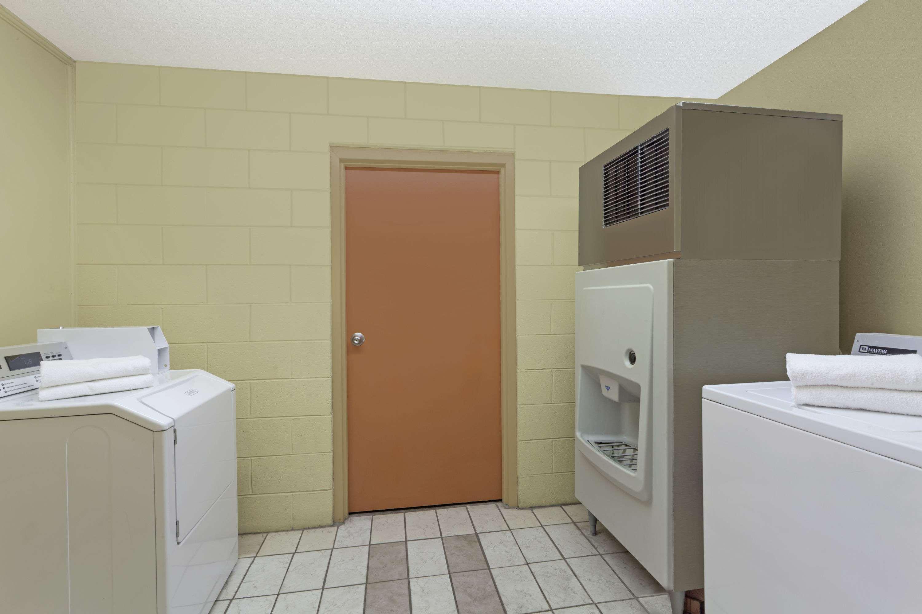 Days Inn By Wyndham Lenoir City Esterno foto