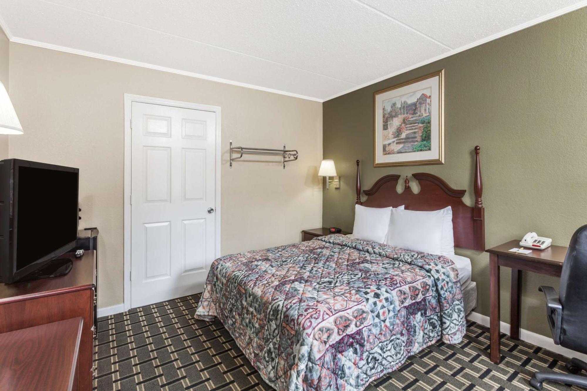 Days Inn By Wyndham Lenoir City Esterno foto