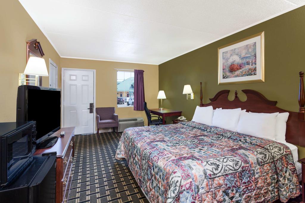 Days Inn By Wyndham Lenoir City Esterno foto