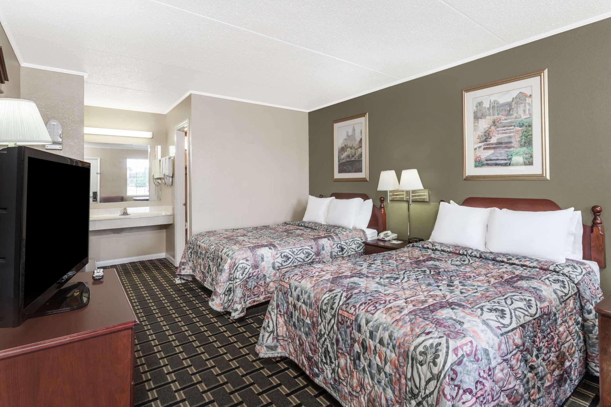 Days Inn By Wyndham Lenoir City Esterno foto